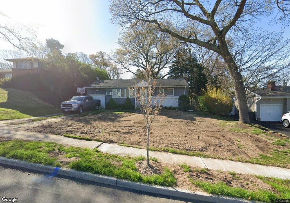 10 Saratoga St, ComMacK, NY 11725 - photo 1