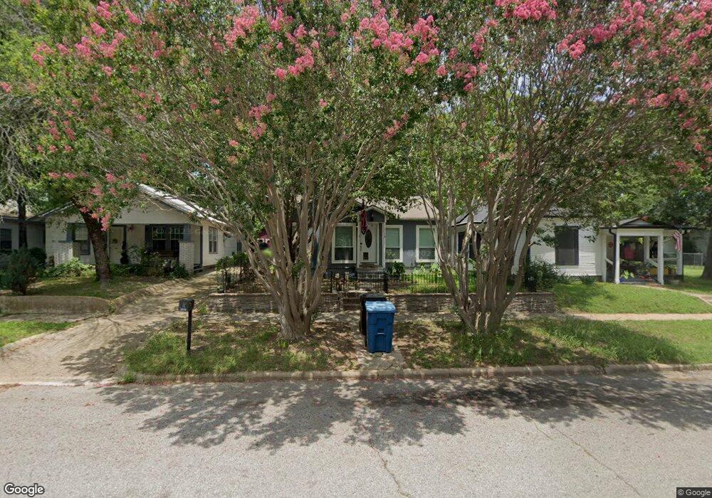 1019 W Chestnut St, Denison, TX 75020 - photo 1