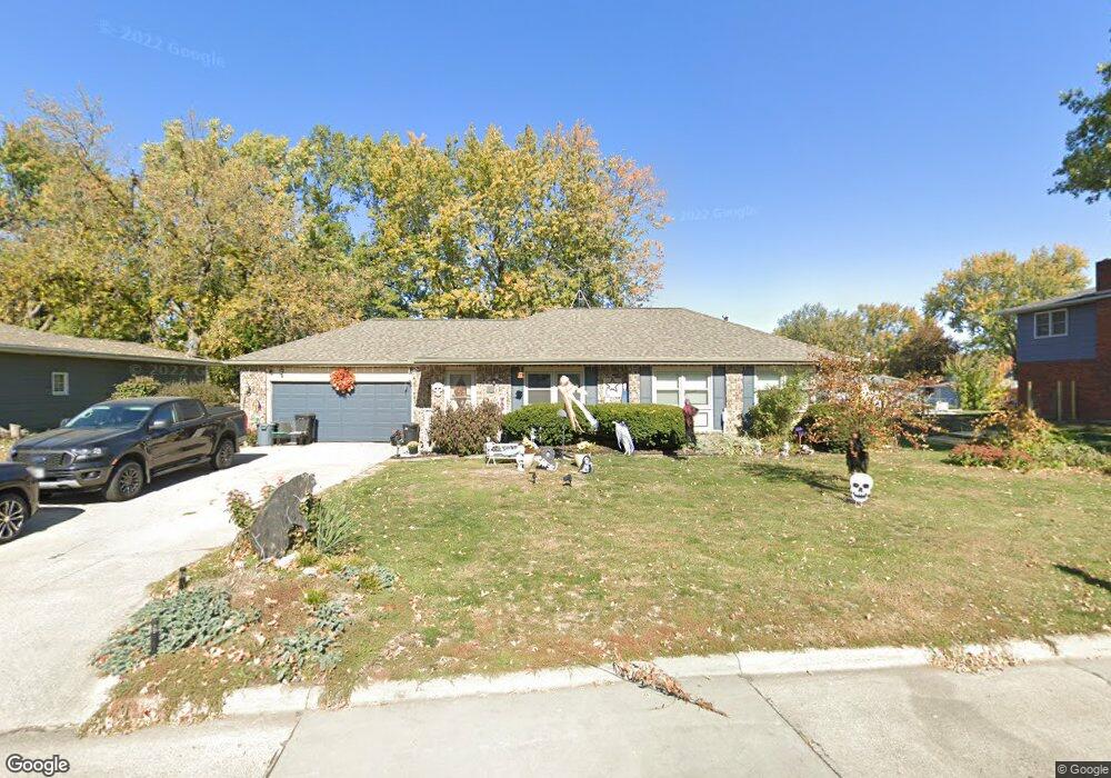 1220 S 10th Ave E, Newton, IA 50208 - photo 1