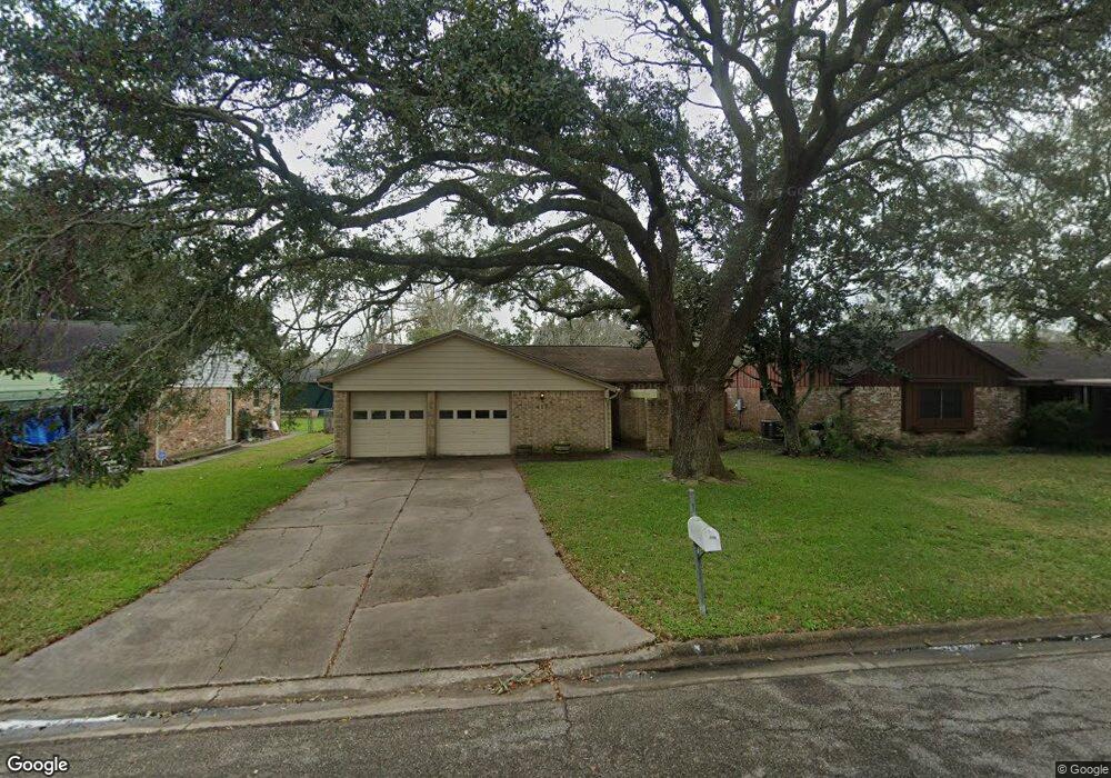 304 Cypress St, Alvin, TX 77511 - photo 1