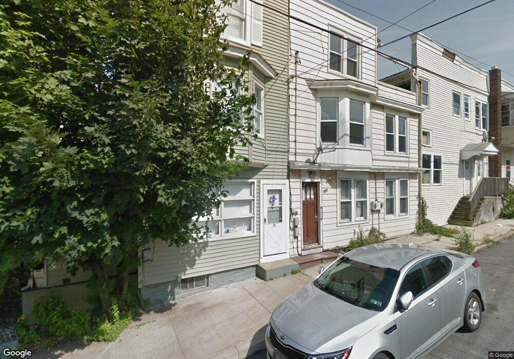 17 S Walnut St unit 2nd Flr, Lansford, PA 18232 - photo 1