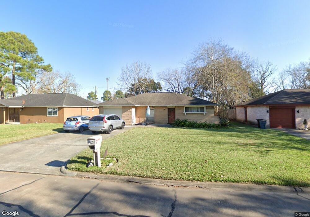 211 Brigadoon St, Friendswood, TX 77546 - photo 1