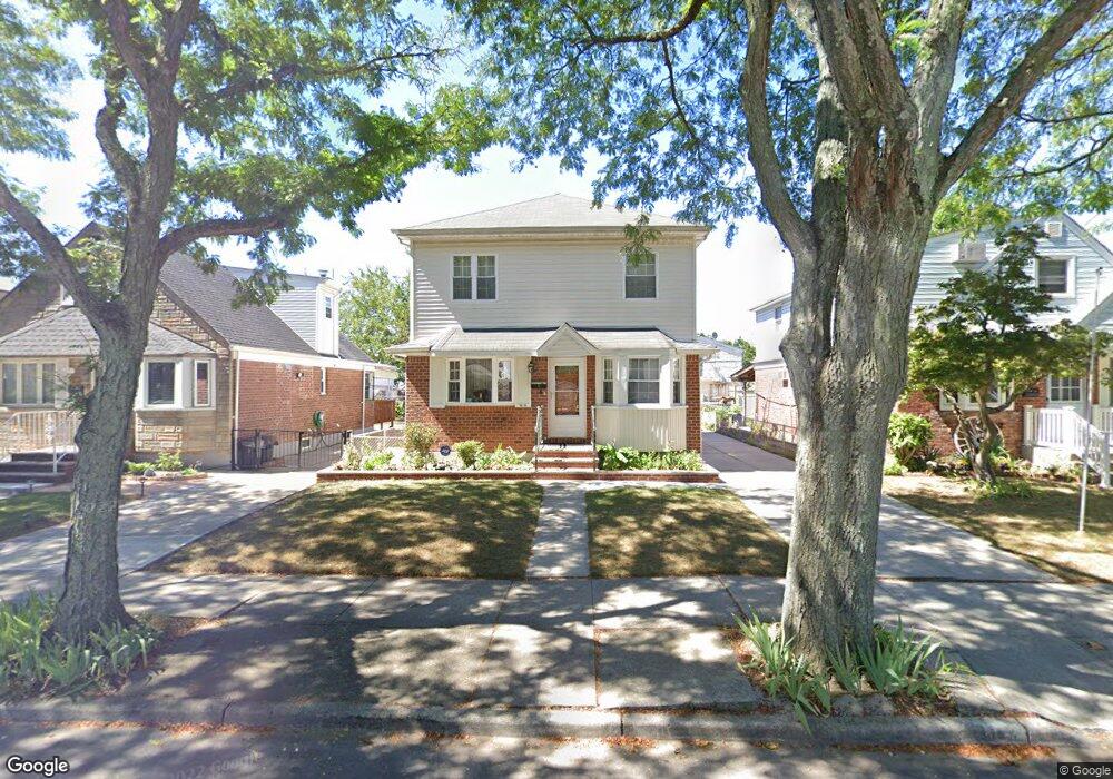 8036 258th St, Glen Oaks, NY 11004 - photo 1