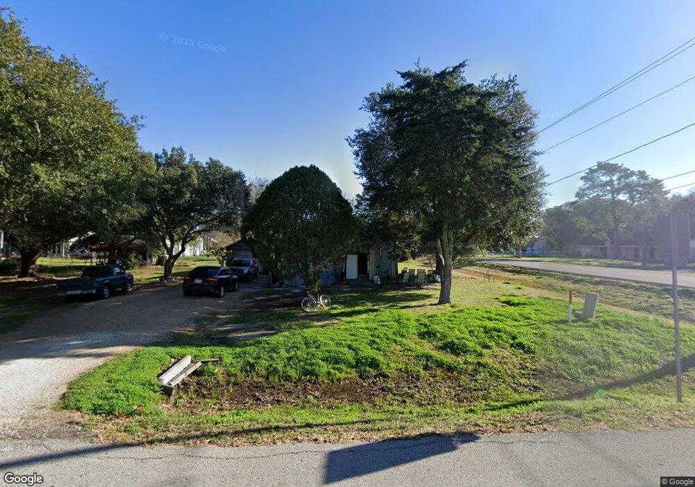 419 S 4th St unit 2, Beasley, TX 77417 - photo 1