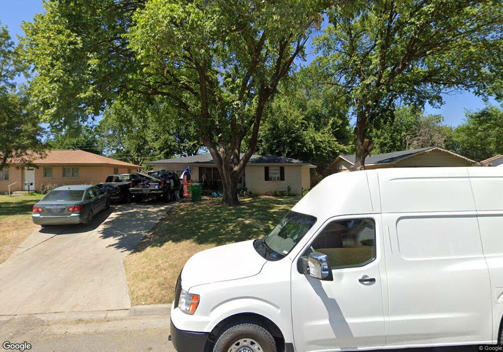 1717 Harris St, Gainesville, TX 76240 - photo 1