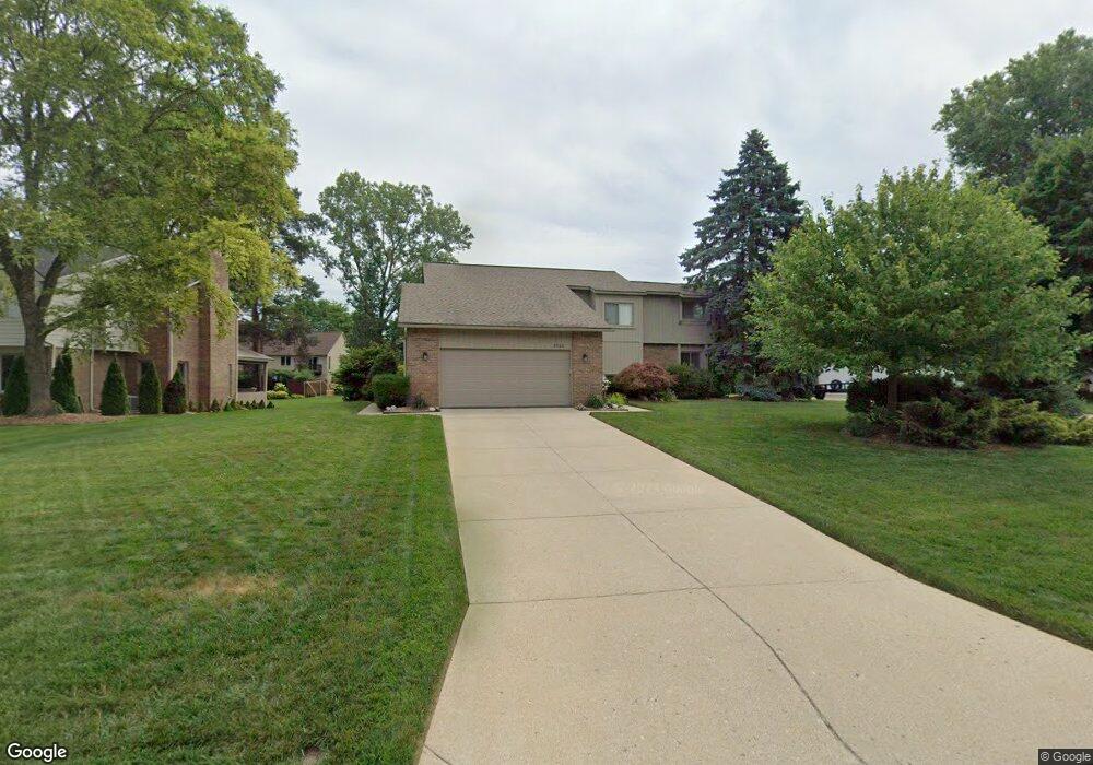 2725 Hunter Heights Dr, West Bloomfield, MI 48324 - photo 1