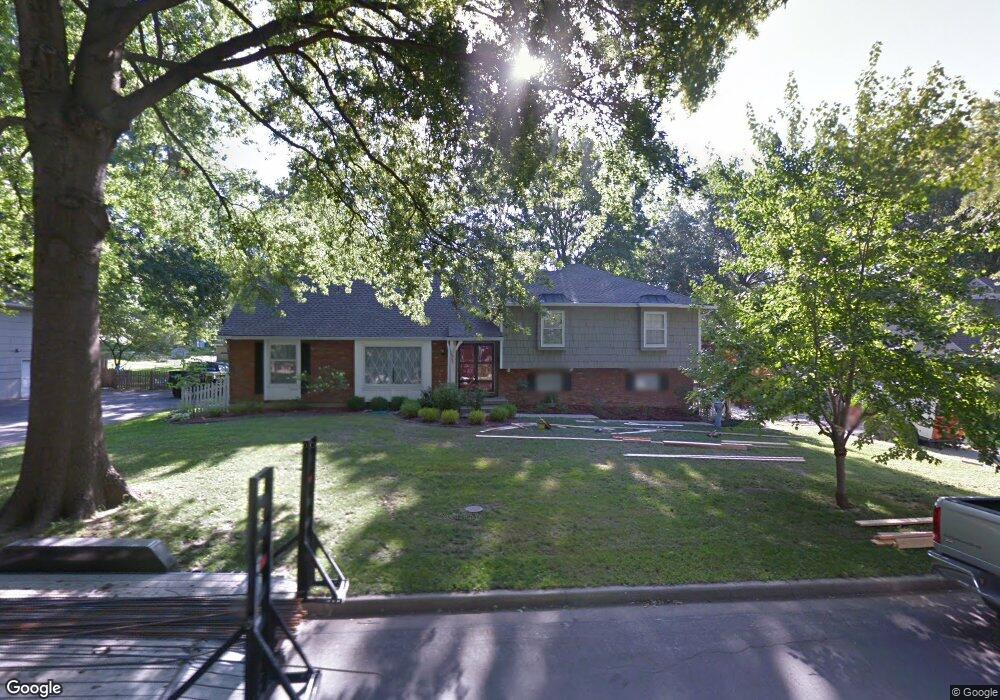 10509 Mohawk Ln, Leawood, KS 66206 - photo 1