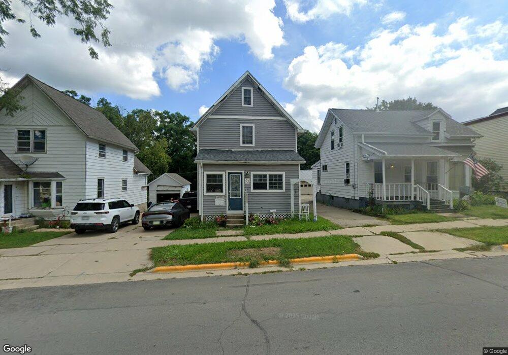 52 N Madison St, Evansville, WI 53536 - photo 1