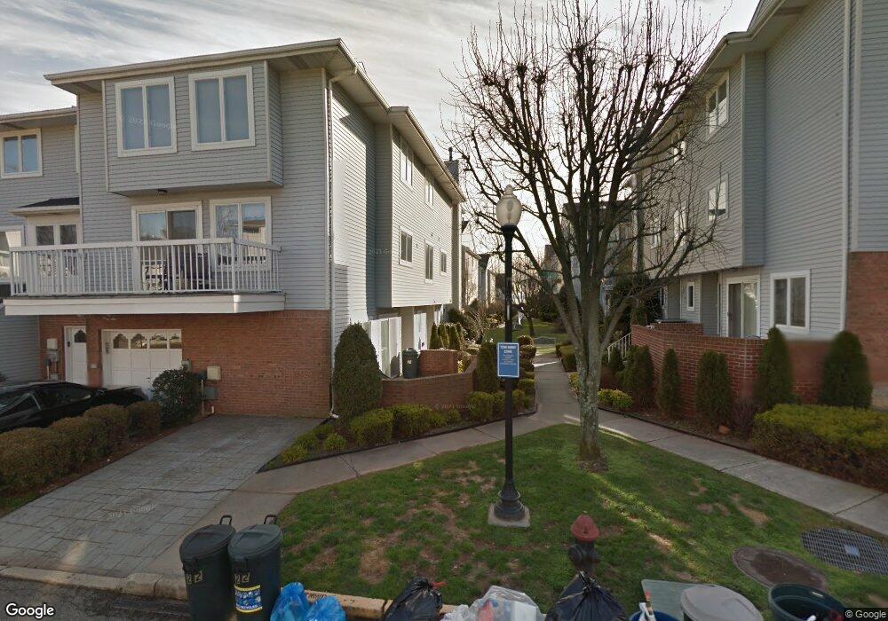 22 Flagship Cir, Staten Island, NY 10309 - photo 1