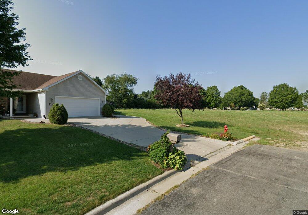 225 Genesis Dr, Evansville, WI 53536 - photo 1