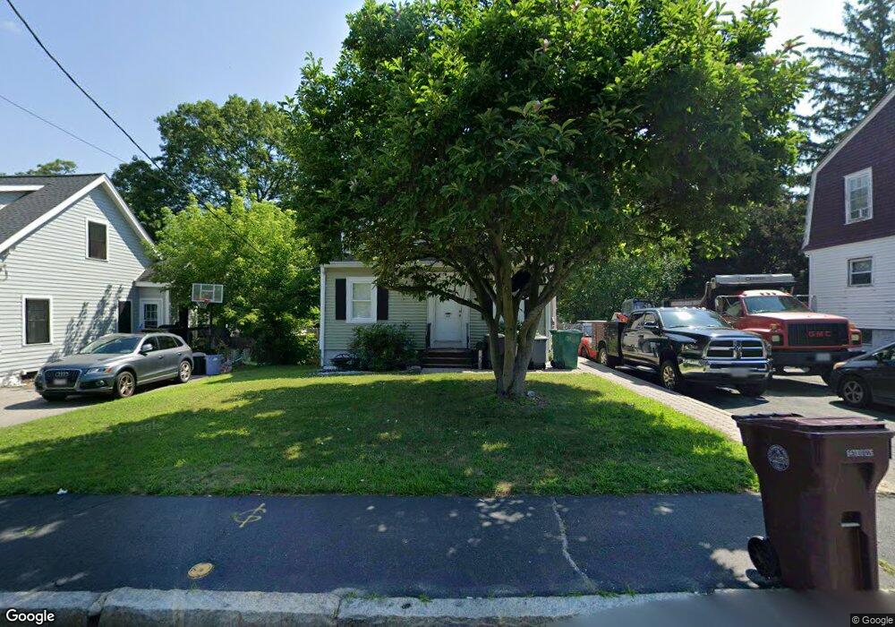 563 Beacon St, Lowell, MA 01850 - photo 1