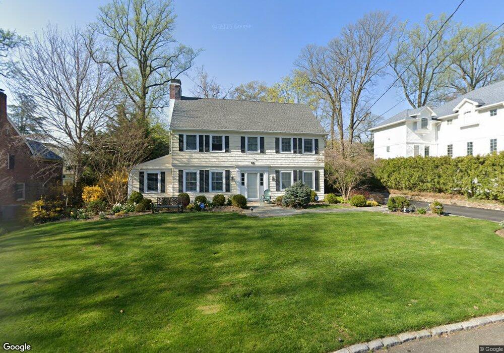 181 Circle Dr, Manhasset, NY 11030 - photo 1