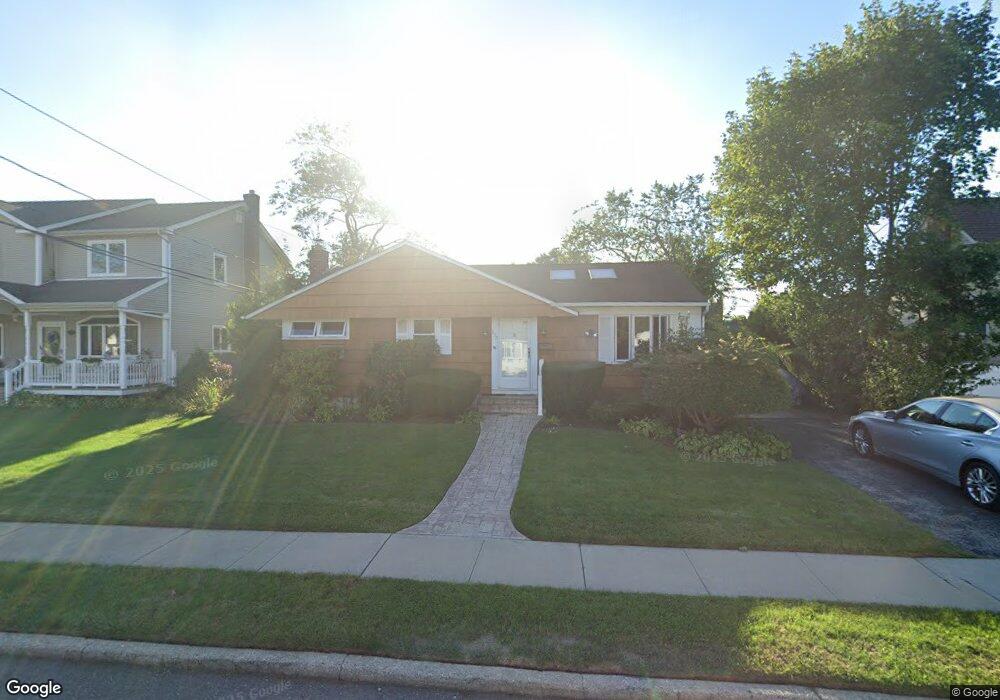 532 Knoll Ct, Seaford, NY 11783 - photo 1