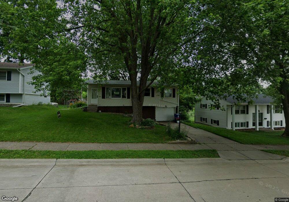 4720 Candlelight Dr, Davenport, IA 52806 - photo 1