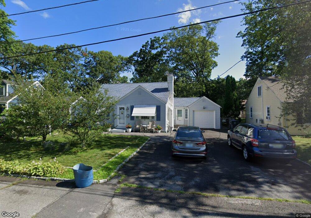 37 Guilford Dr, Warwick, RI 02886 - photo 1