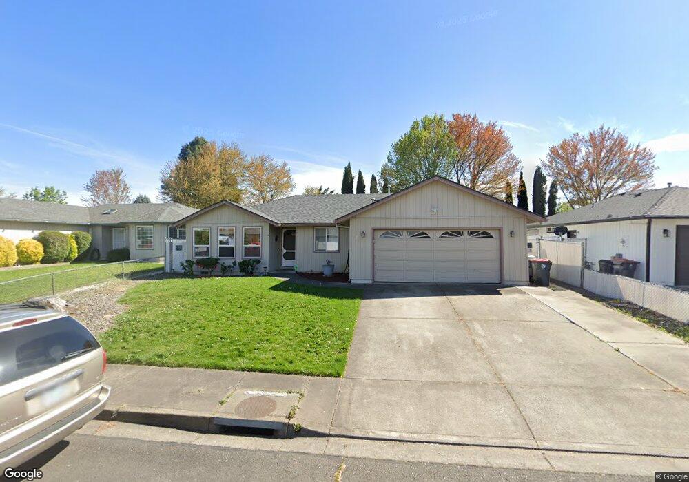 942 Hopkins Rd, Central Point, OR 97502 - photo 1