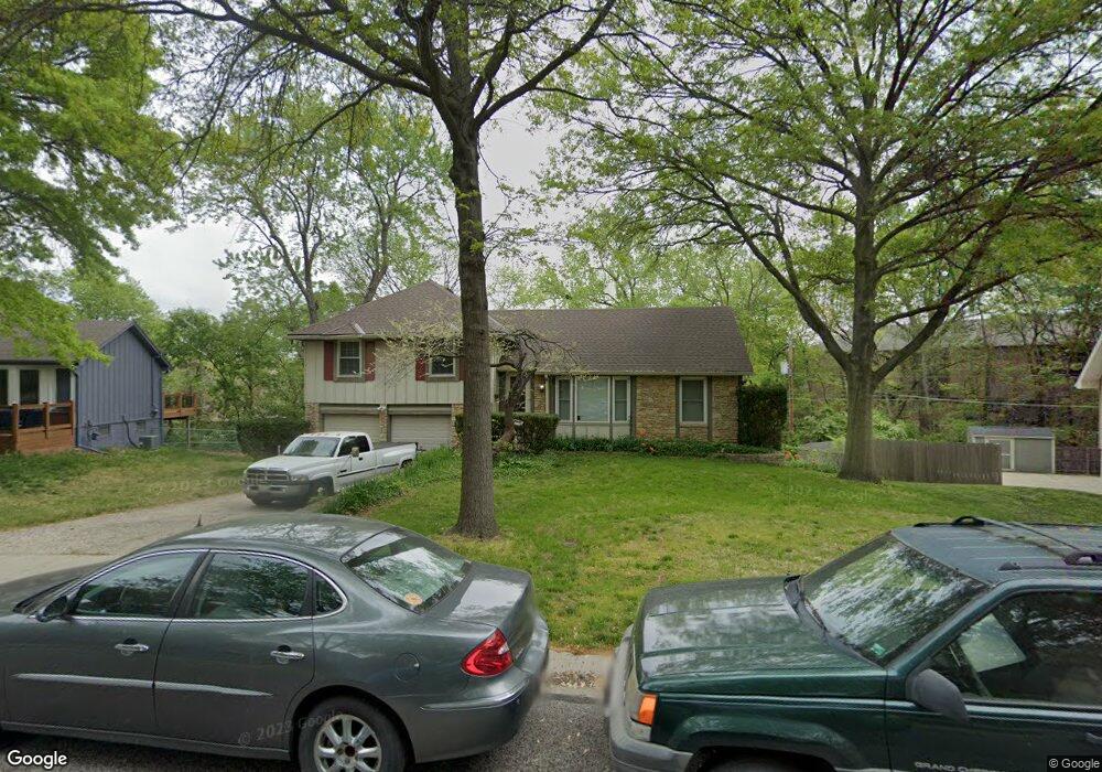 8771 Candlelight Ln, Lenexa, KS 66215 - photo 1