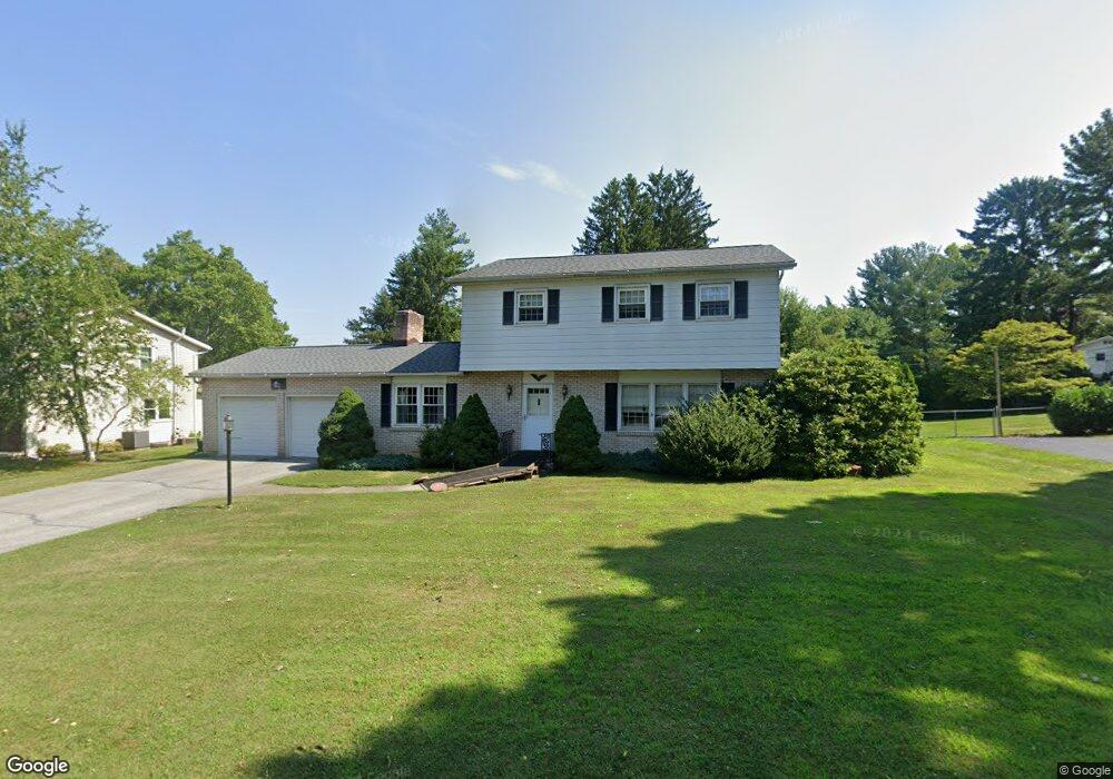 749 Redfern Ln, Bethlehem, PA 18017 - photo 1