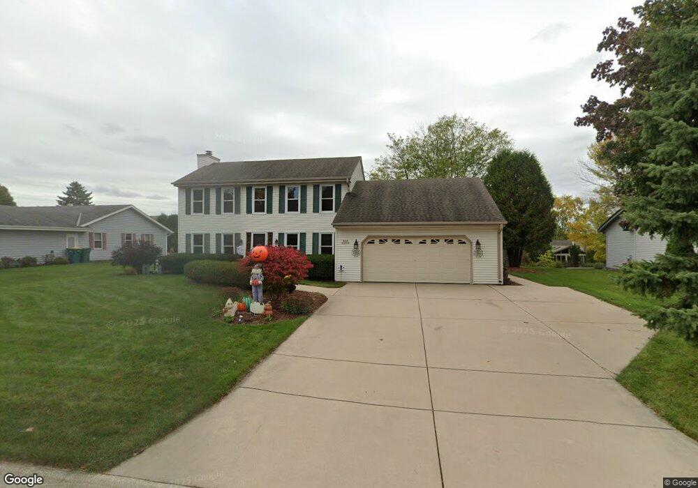 W160N10577 Fieldstone Pass, Germantown, WI 53022 - photo 1