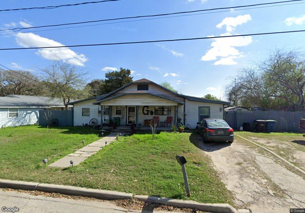 408 E Jones St, Beeville, TX 78102 - photo 1