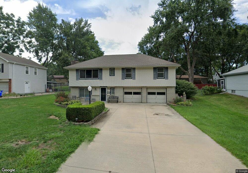 6624 Larsen Ln, Shawnee, KS 66203 - photo 1