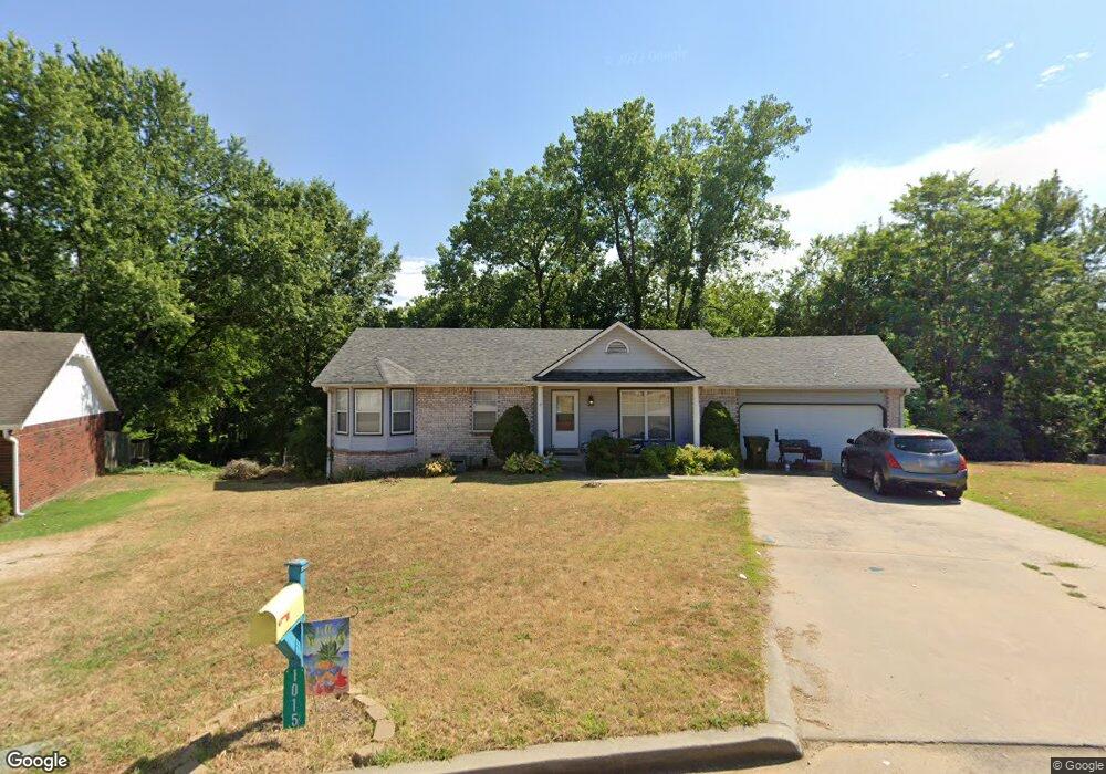 1015 N Miller Dr, Claremore, OK 74017 - photo 1