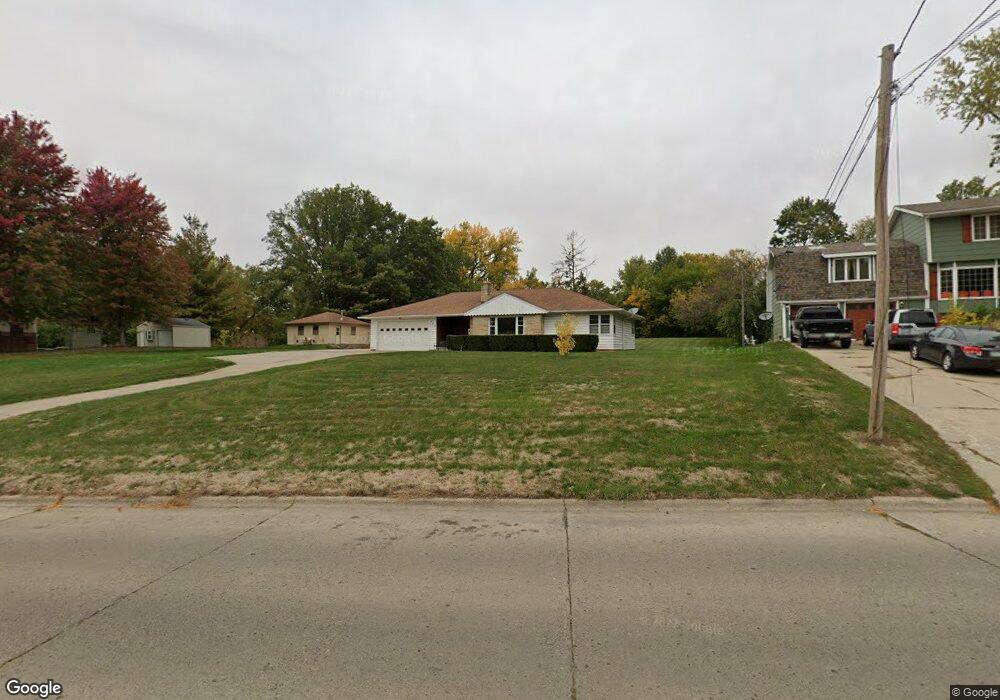 920 S 8th Ave W, Newton, IA 50208 - photo 1