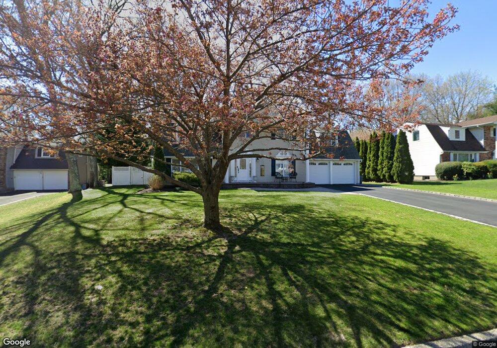 6 Philson Ct, ComMacK, NY 11725 - photo 1