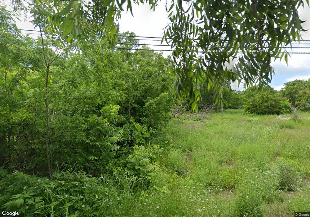 613 W Locust St, Whitewright, TX 75491 - photo 1