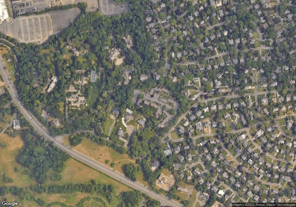 10 Duke of Gloucester, Manhasset, NY 11030 - photo 1