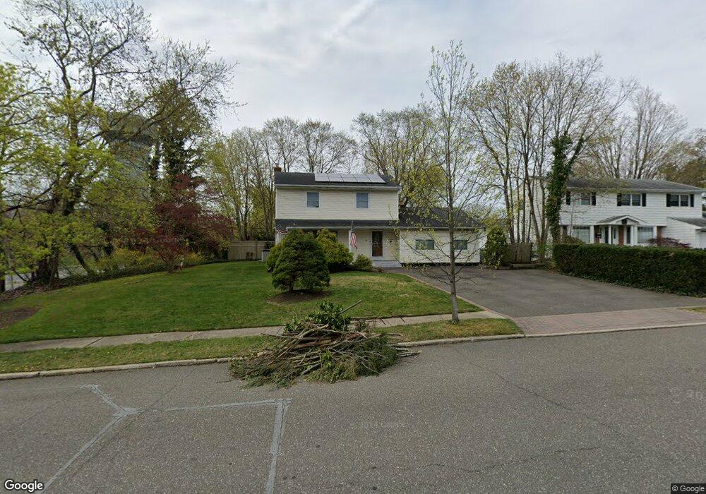 2 Reydon Way, ComMacK, NY 11725 - photo 1