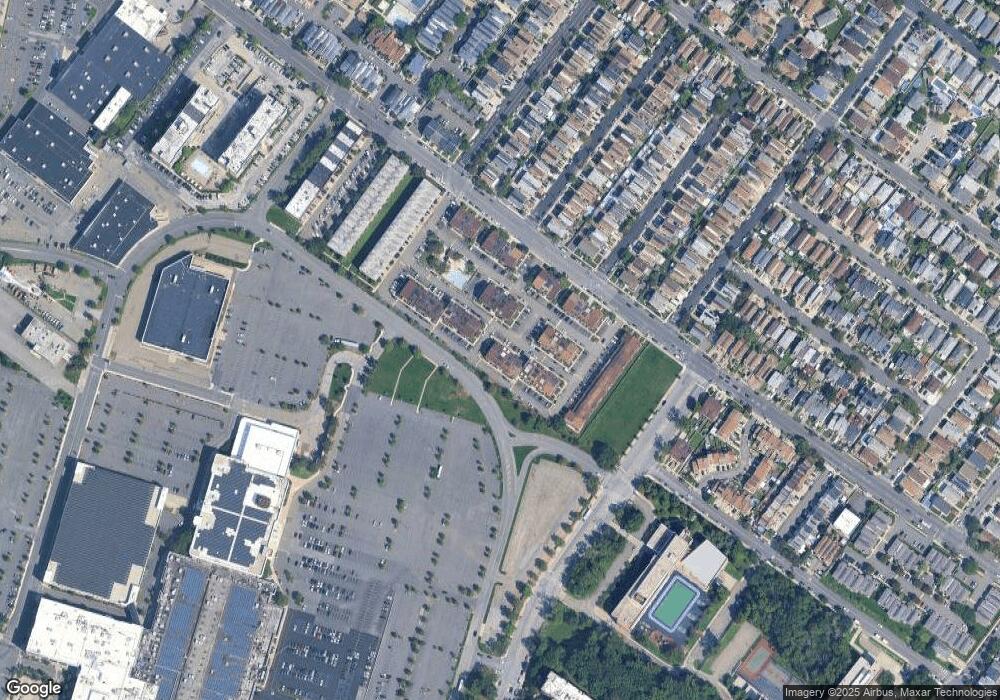 46 Daffodil Ln unit 1st Floor, Staten Island, NY 10314 - photo 1