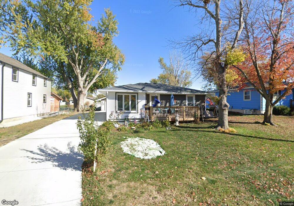 910 E 8th St N, Newton, IA 50208 - photo 1