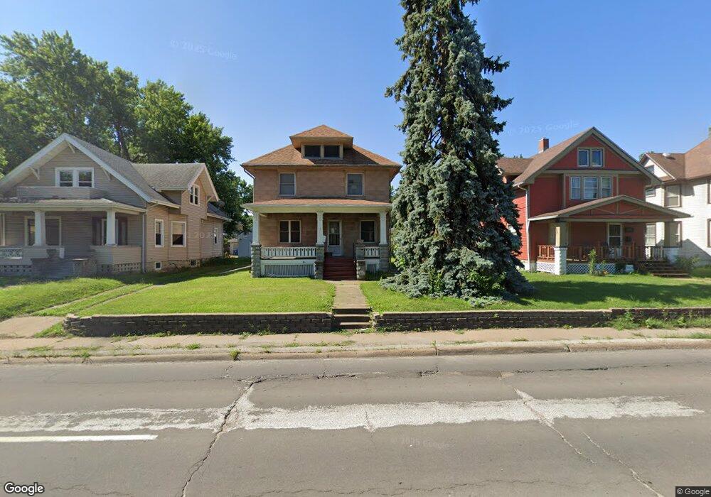 1117 W Locust St, Davenport, IA 52804 - photo 1