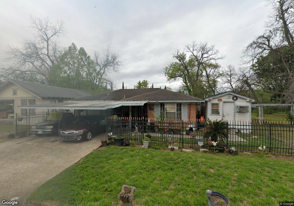 960 Lucky St, Houston, TX 77088 - photo 1