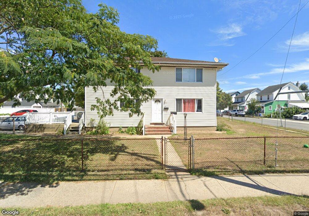 786 N Wellwood Ave unit Lower, Lindenhurst, NY 11757 - photo 1