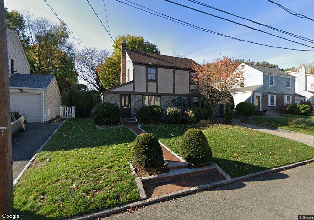 579 Clarendon Ct, River Edge, NJ 07661 - photo 1