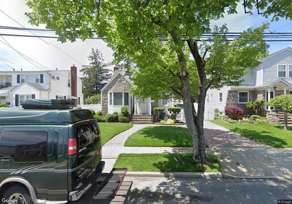 24 Ribbon St, Franklin Square, NY 11010 - photo 1