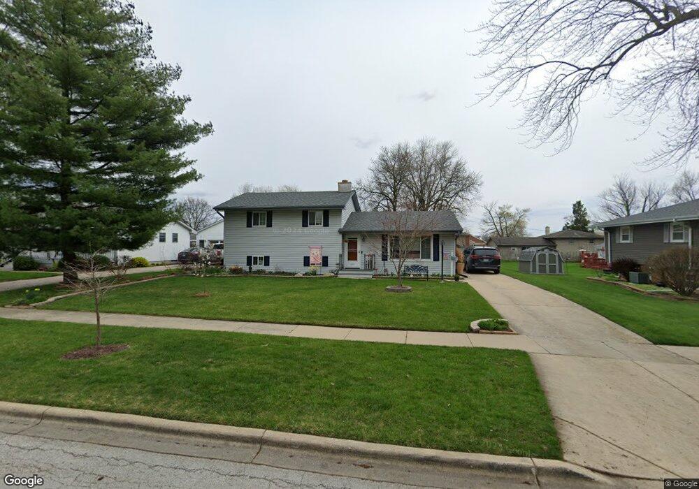 1834 Ivy Ln, Aurora, IL 60506 - photo 1