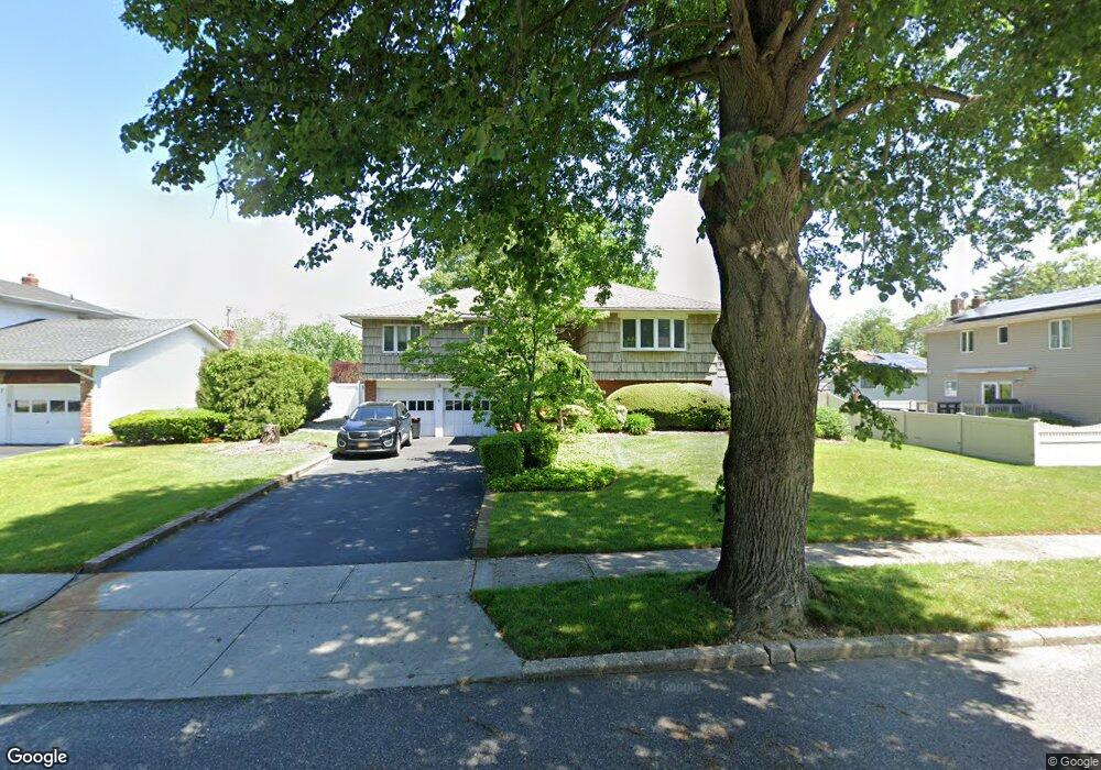 3 Rhonda Ln, ComMacK, NY 11725 - photo 1