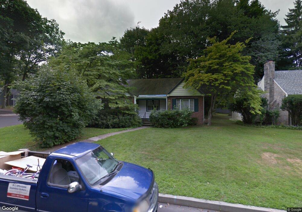 10 Robin Ln, New Haven, CT 06515 - photo 1