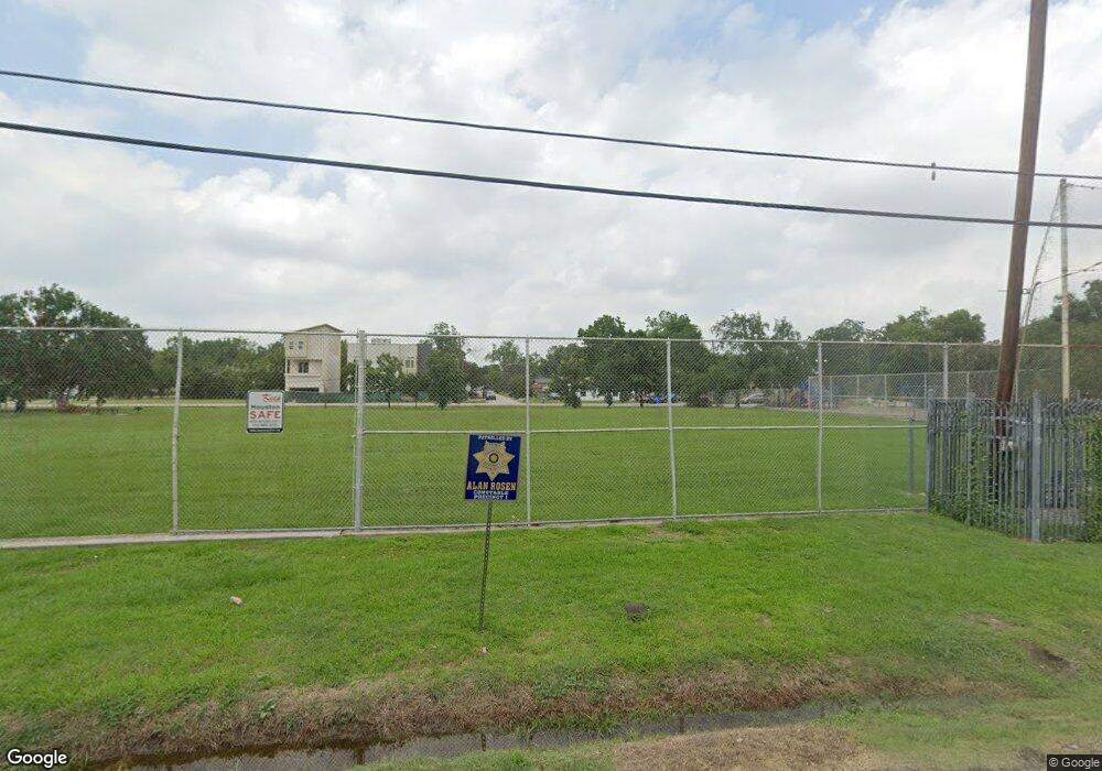 933 E 40 1 2 St, Houston, TX 77022 - photo 1