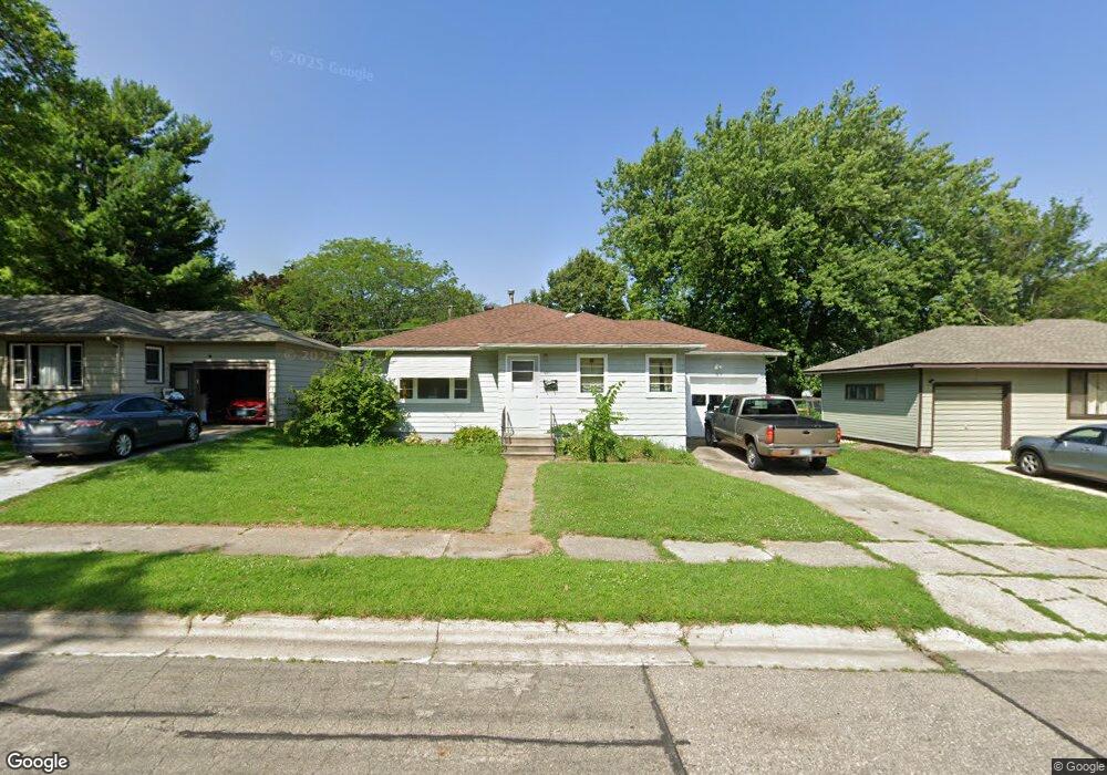 921 Saint Peter Ave, Albert Lea, MN 56007 - photo 1