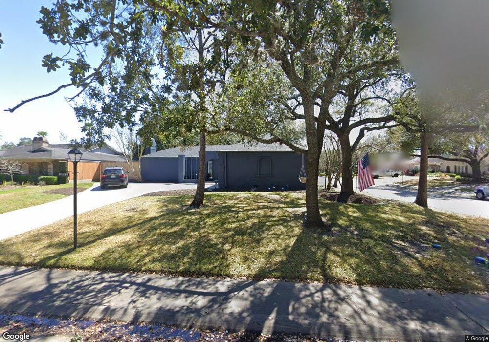 10331 Candlewood Dr, Houston, TX 77042 - photo 1