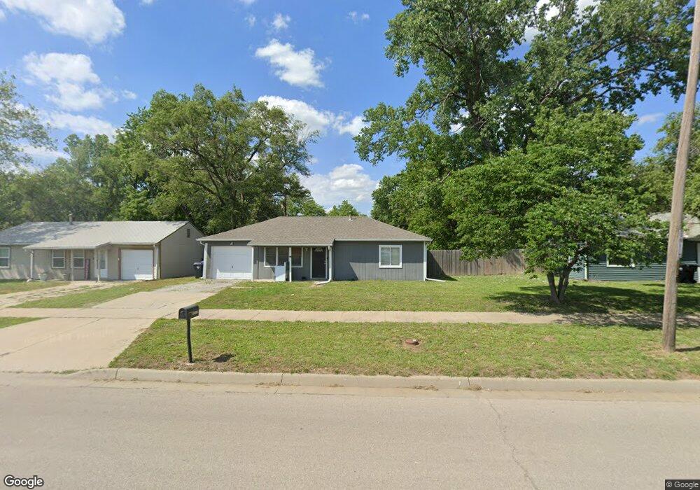 1212 SW 37th St, Topeka, KS 66611 - photo 1