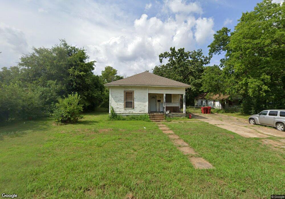 810 W Kiamichi St, Hugo, OK 74743 - photo 1