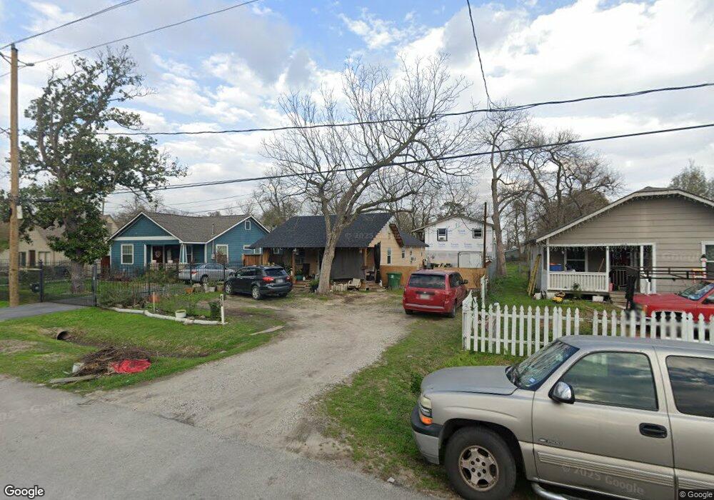 6816 Roswell St, Houston, TX 77022 - photo 1