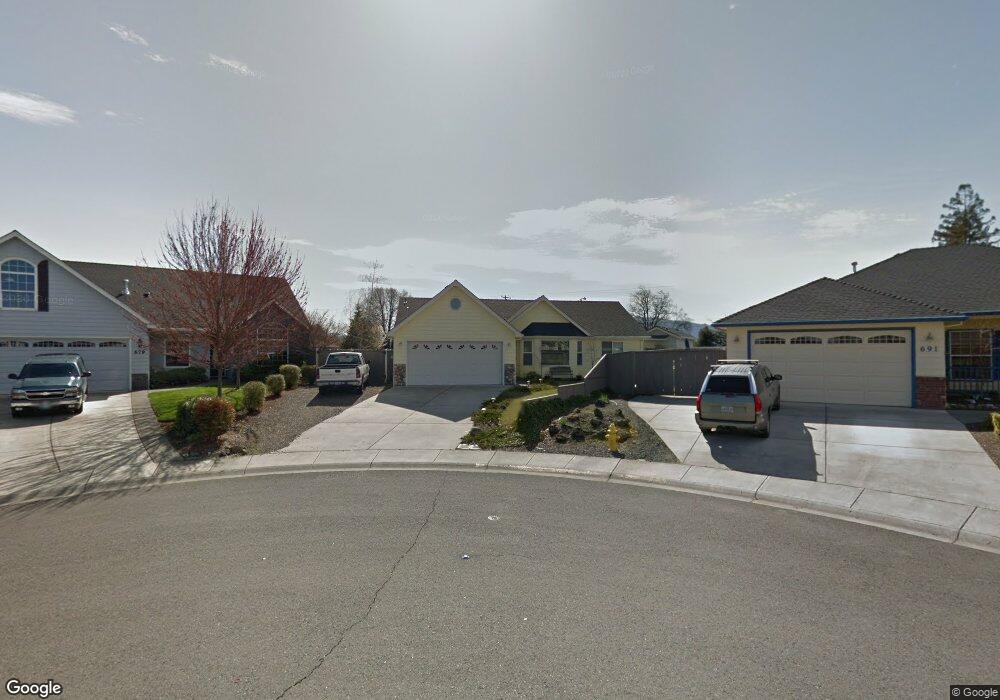 685 Mountain Ave, Central Point, OR 97502 - photo 1