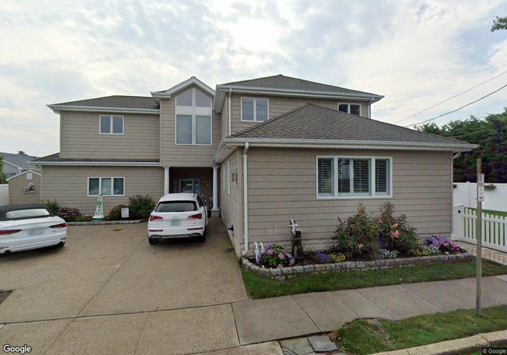 8 Hewlett Ave, Point Lookout, NY 11569 - photo 1