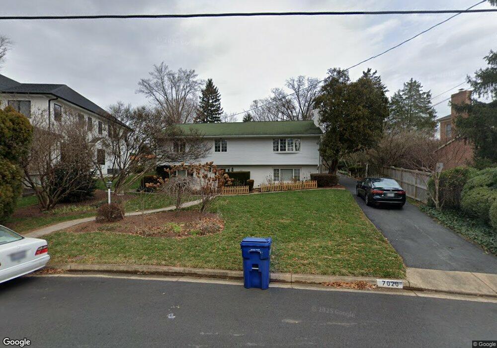 7020 Hector Rd, McLean, VA 22101 - photo 1